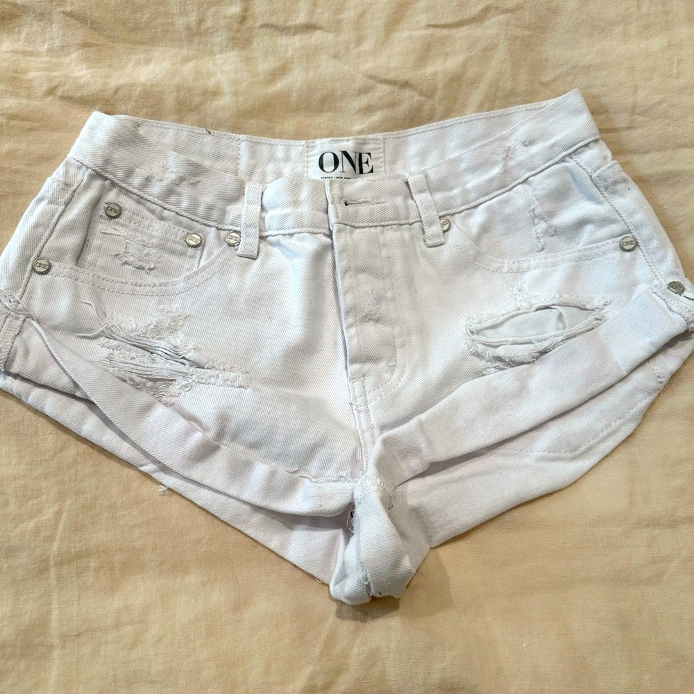 ONE teaspoon BANDITS shorts in white denim size 25